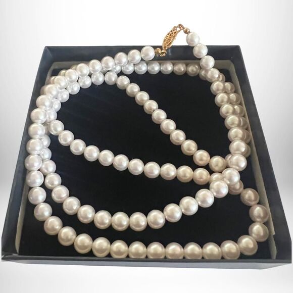 Vintage Pearlesque Beauty Collection Necklace 36" - Avon - RARE - NIB - Picture 1 of 3